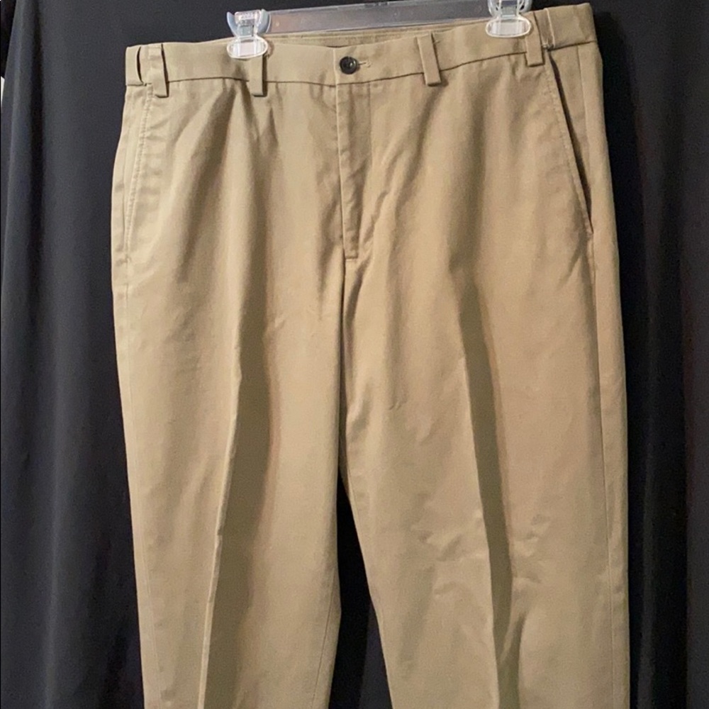 Like new Eddie Bauer Flat Front Khakis- relaxed
